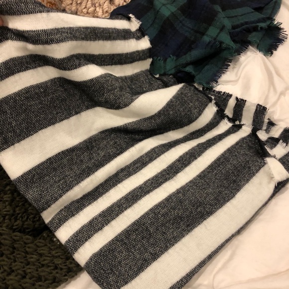 3 Chunky Winter Blanket Scarves - Picture 3 of 5